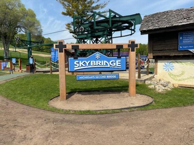 Boyne Falls Boyne Mountain Condo -Sleeps 12 מראה חיצוני תמונה