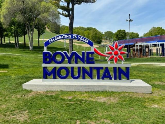 Boyne Falls Boyne Mountain Condo -Sleeps 12 מראה חיצוני תמונה